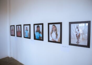 Exposição fotográfica “O Outro Lado da Mulher com Deficiência” é aberta ao público na Casa da Mulher Artesã