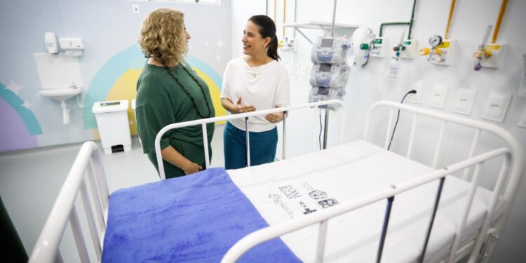 Em Petrolina, governadora Raquel Lyra entrega dez leitos de UTI pediátrica no Hospital Dom Malan