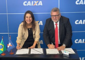 Em Brasília, governadora Raquel Lyra assina contrato com a Caixa Econômica Federal e recebe primeiro cartão do Programa Mães de Pernambuco