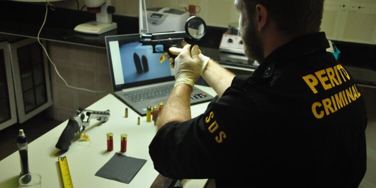 Governo divulga edital para concurso público da Polícia Científica com 213 vagas