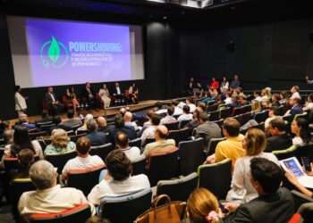 Governadora Raquel Lyra destaca potencial de desenvolvimento sustentável de Pernambuco durante fórum sobre transição energética