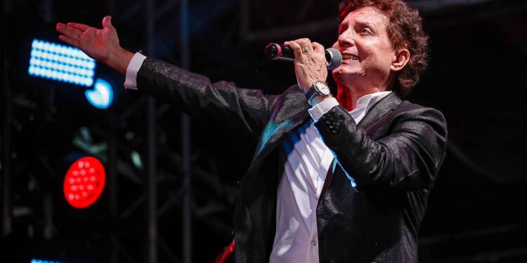 Sucessos de Gilliard e homenagem de Riáh a Gal Costa marcam encerramento do “Caruaru – A Paixão Começa Aqui”, já consolidado como um dos principais eventos da Semana Santa em Pernambuco