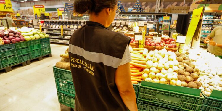 Cesta básica registra aumento de 0,094% em março de 2024, valor total atinge R$ 604,92