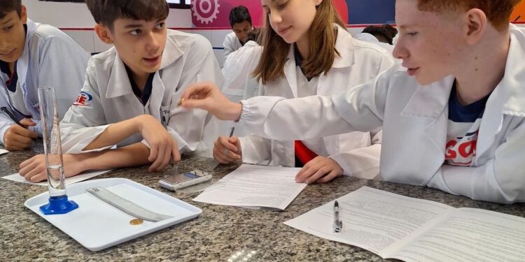Prática estimula gosto científico dos estudantes, diz especialista
