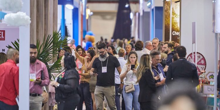 Empresários do Polo de Confecções do Agreste participam de feira internacional