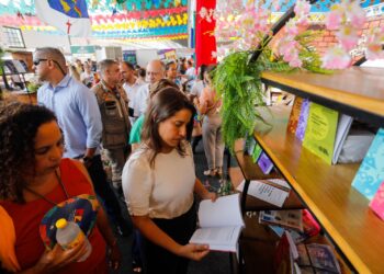Em Caruaru, governadora Raquel Lyra lança o Circuito Literário de Pernambuco, que vai contemplar todas as regiões do Estado