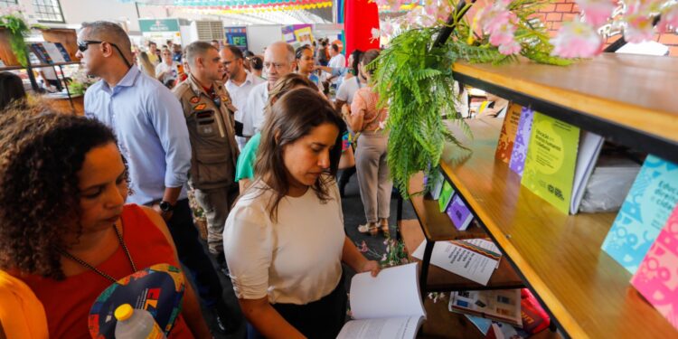 Em Caruaru, governadora Raquel Lyra lança o Circuito Literário de Pernambuco, que vai contemplar todas as regiões do Estado