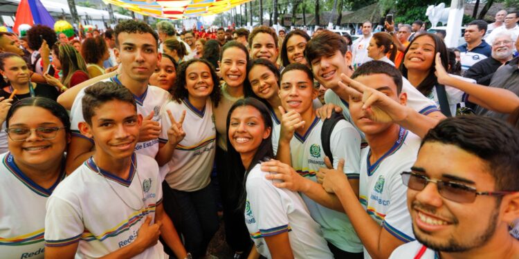 No Recife, governadora Raquel Lyra lança última etapa do Circuito Literário de Pernambuco