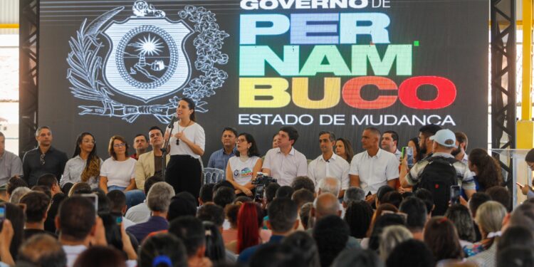 Em Caruaru, governadora Raquel Lyra abre Feirão de Empregos e entrega mais uma Casa do Trabalhador e Centro de Qualificação da Mulher