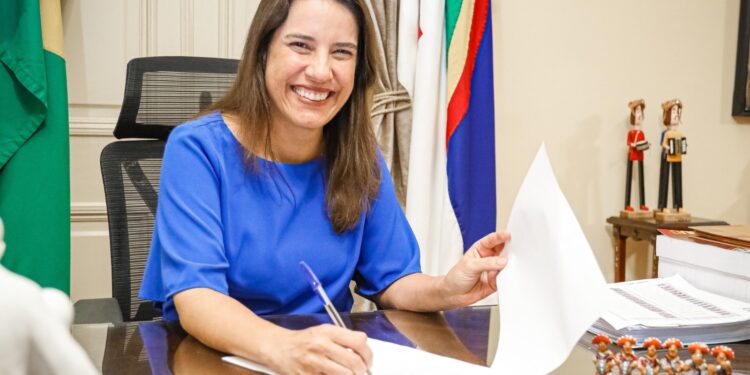 Governadora Raquel Lyra sanciona lei que cria o PE Produz Polo de Confecções e fortalece empresas do Agreste
