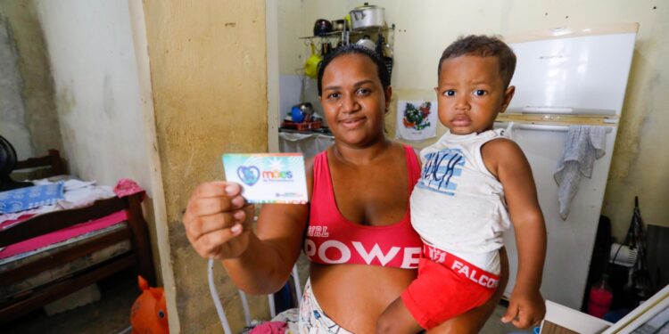 Mães de Pernambuco inicia pagamento nesta segunda (13) atendendo mais de 72 mil mulheres com R$ 300 mensais