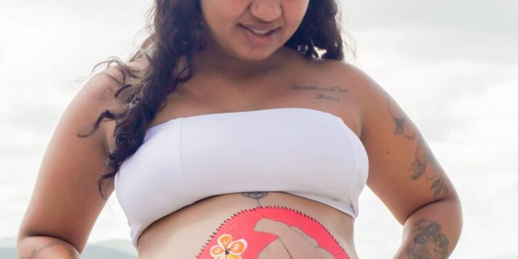 Prefeitura de Caruaru realiza ensaio fotográfico e pintura na barriga com gestantes do PCF