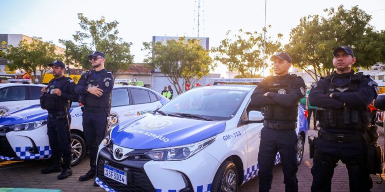 Novos equipamentos de segurança foram entregues para os caruaruenses; concurso para a Guarda Municipal também foi anunciado