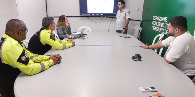 Mototaxistas, taxistas e motoristas de aplicativo terão pontos de embarque e desembarque no São João 2024