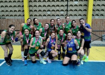 Seleção Feminina de Voleibol de Caruaru ganha Liga do Interior de PE
