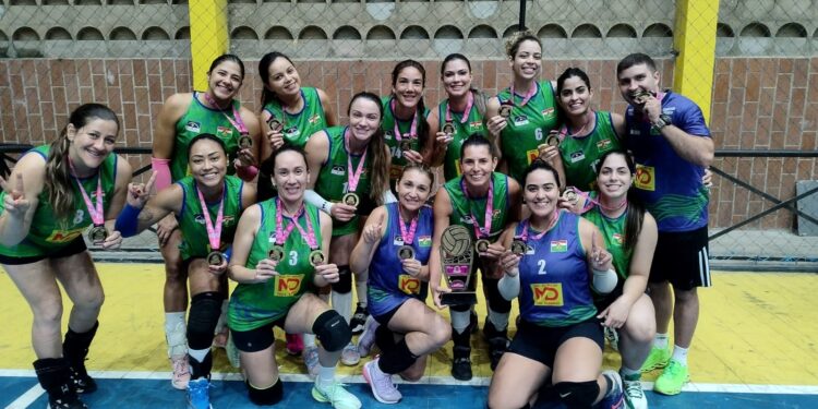 Seleção Feminina de Voleibol de Caruaru ganha Liga do Interior de PE