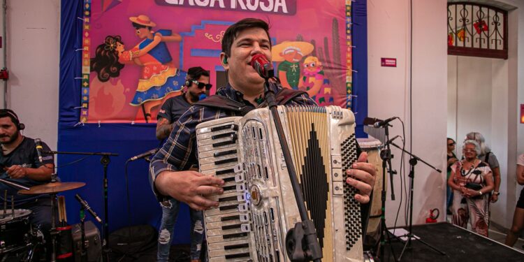 Domingo com muito forró na Casa Rosa