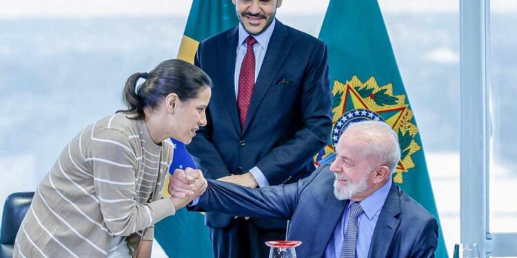 Governadora Raquel Lyra diz que assinatura de acordo para solução definitiva dos prédios-caixão é um momento histórico para Pernambuco