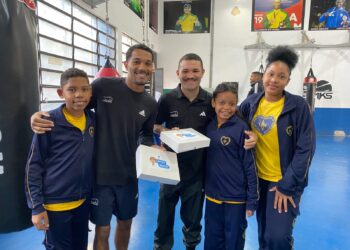 Crianças da LBV homenageiam Seleção Brasileira de Boxe