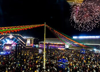 Caruaru se transforma em grande quadrilha junina na véspera de São João e exalta forró com o Pátio de Eventos Luiz Lua Gonzaga lotado
