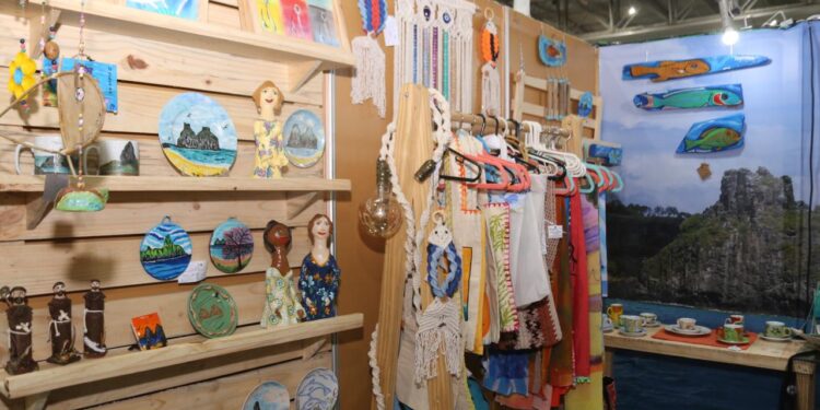 Obras de 13 artesãos de Fernando de Noronha estão sendo expostas na Fenearte