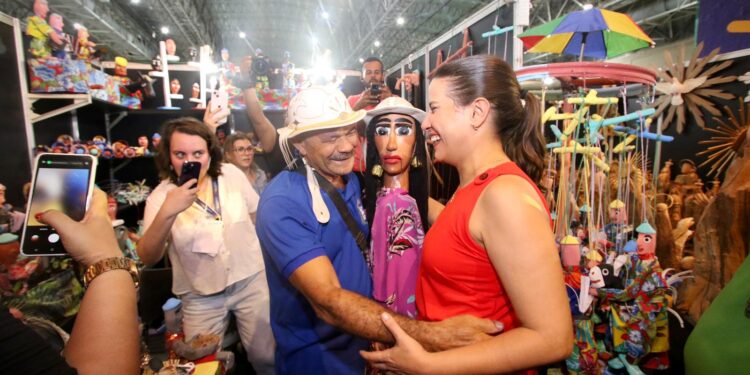 Governadora Raquel Lyra abre 24ª edição da Fenearte e destaca potencial da feira para fortalecer a economia criativa