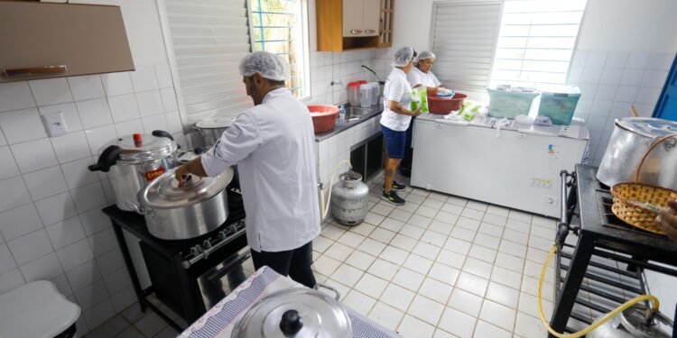 Combate à fome: gestão Raquel Lyra ultrapassa 6 milhões de refeições gratuitas distribuídas em Pernambuco