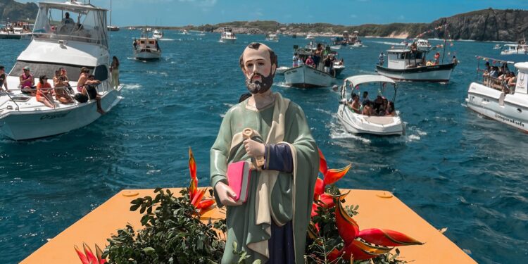 Fernando de Noronha celebra São Pedro com muita fé, devoção e animação