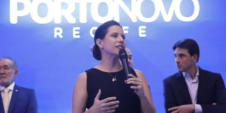 Governadora Raquel Lyra assina protocolo de intenções para ceder área do Armazém 18 ao Novotel, no Recife