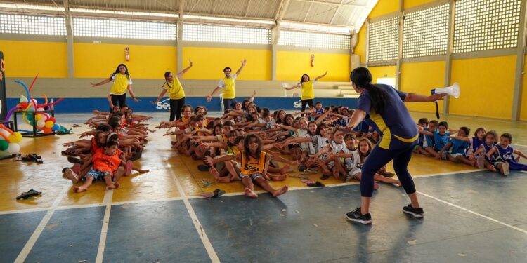 Sesc estimula o vínculo da infância com o mundo real em projeto de diversão nas férias
