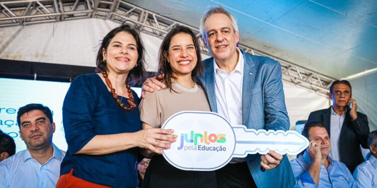 Governadora Raquel Lyra entrega 265 veículos e reforça a frota de transporte escolar dos municípios pernambucanos