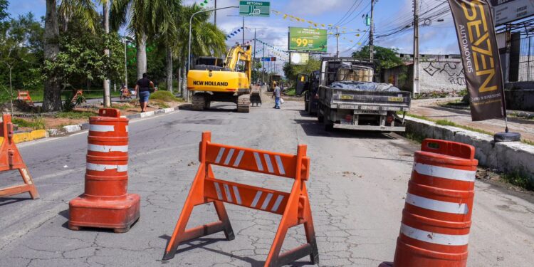 Revitalização da Avenida José Rodrigues de Jesus passa de 50% de execução
