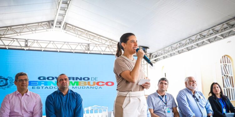 No Agreste, governadora Raquel Lyra entrega trecho requalificado da PE-087, autoriza conclusão das obras na via e assina ordem de serviço para recuperação da PE-085