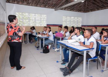 Governo de Pernambuco nomeia 118 professores para a Rede Estadual e já soma mais de 5 mil convocações na educação em 18 meses