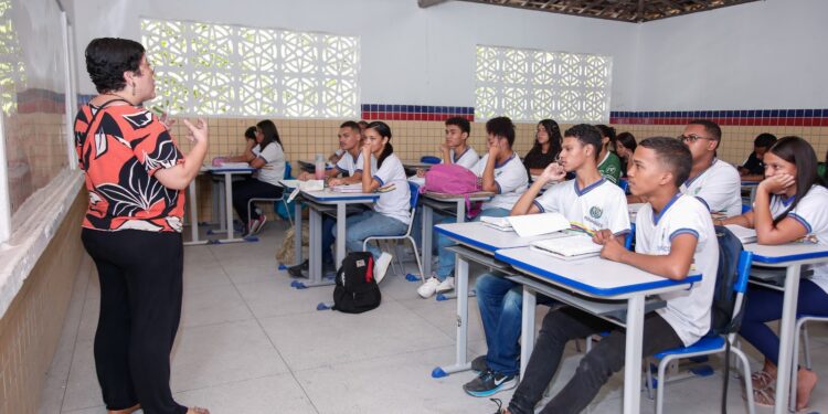 Governo de Pernambuco nomeia 118 professores para a Rede Estadual e já soma mais de 5 mil convocações na educação em 18 meses