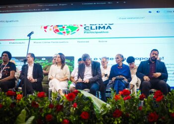 Ao lado de ministros, governadora Raquel Lyra debate desafios climáticos do Brasil