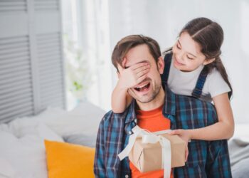 Dia dos Pais: especialista detalha cenário econômico e dá dicas para comprar sem comprometer o orçamento