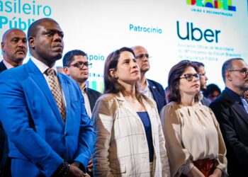 No Fórum Brasileiro de Segurança Pública, governadora Raquel Lyra assina acordos de cooperação para atividades conjuntas na área de segurança pública e no enfrentamento da violência contra crianças e adolescentes