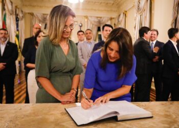 Governadora Raquel Lyra empossa Yanne Teles como secretária de Criança e Juventude