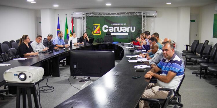 Prefeitura de Caruaru e Compesa se reúnem para discutir obras de saneamento e abastecimento de água na cidade