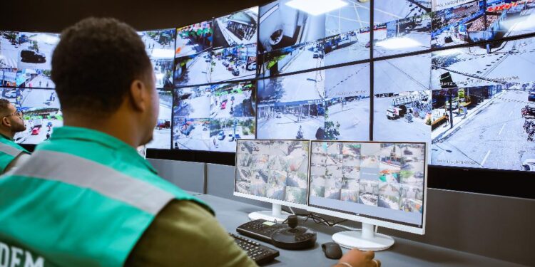Centro Integrado de Monitoramento amplia cobertura com novas câmeras instaladas na Rua dos Guararapes