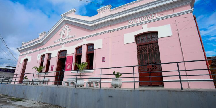 Fundação de Cultura de Caruaru divulga lista de artistas e grupos culturais aptos para apresentações na Casa Rosa