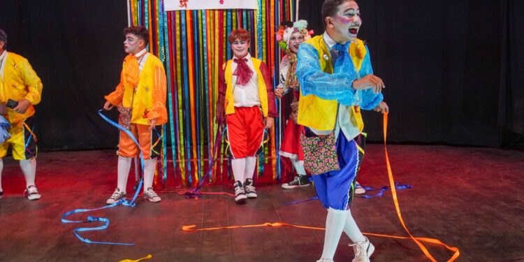 Projeto “Escola vai ao Teatro” lota apresentações do Festival de Esquetes e Teatro Infantil em Caruaru