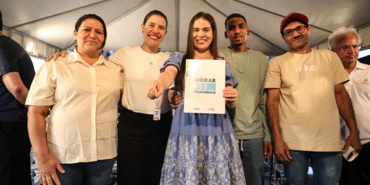 Morar Bem – Entrada Garantida: governadora Raquel Lyra entrega 60 casas no Residencial Xique-Xique 3, em Caruaru