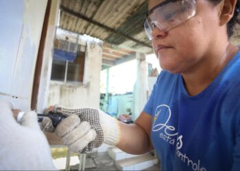 Compesa abre 550 novas vagas para curso de encanadoras
