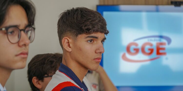 Aluno caruaruense irá representar o Brasil em competição da NASA