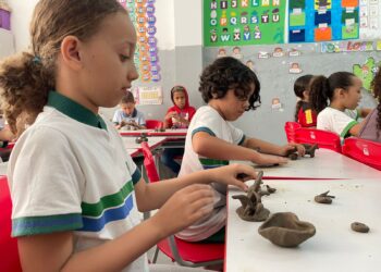 Alunos da Escola Municipal Paulina Monteiro participam de oficina de barro com Patrimônio Vivo de Caruaru