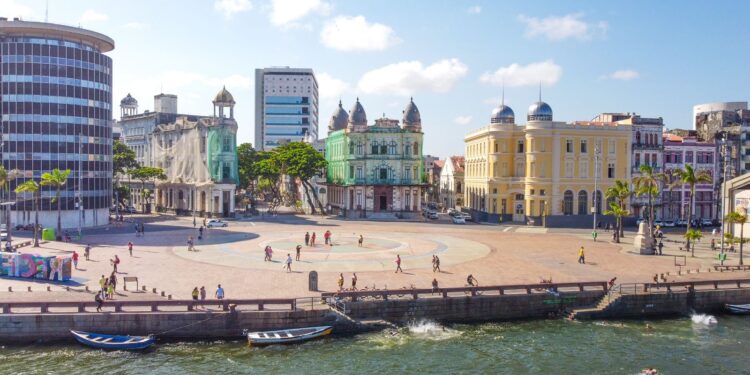 IBGE: Receita dos serviços ligados ao turismo em Pernambuco cresce 10,4% em relação ao mesmo período de 2023