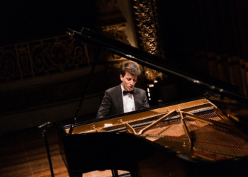 Pianista Luis Felipe Oliveira leva música clássica a cinco cidades de Pernambuco