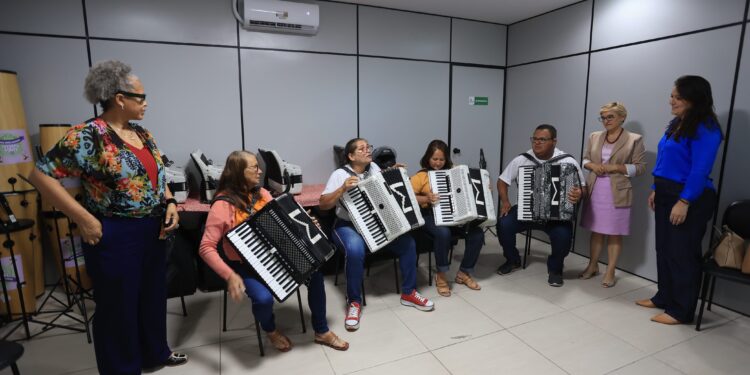 Ministério da Mulher visita Caruaru para conhecer projeto pioneiro de lavanderia pública municipal